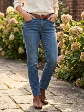KUT from the Kloth Catherine Mid Rise Boyfriend Jeans Medium Wash Denim Size 6